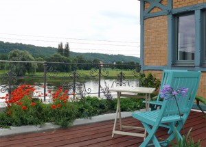 Ferienwohnung Dresden Laubegast - Terrasse mit Blick über die Elbe, direkt am Elberadweg Ferienwohnung Dresden Laubegast - Terrasse mit Blick über die Elbe, direkt am Elberadweg